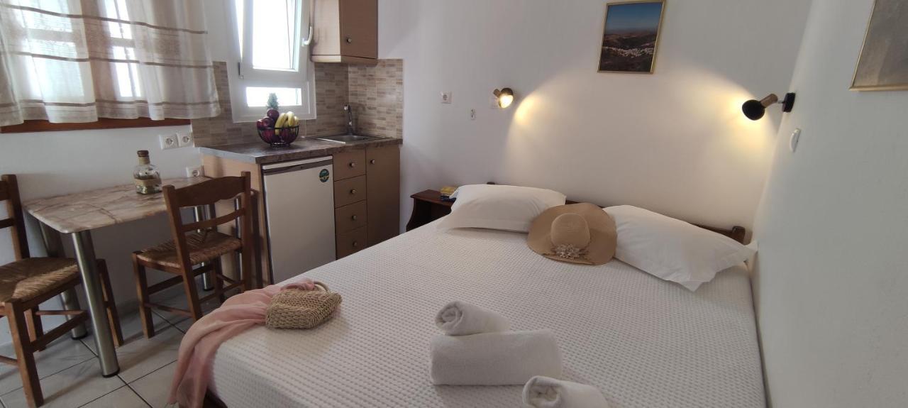 Kapetanos Rooms Naxos City ภายนอก รูปภาพ