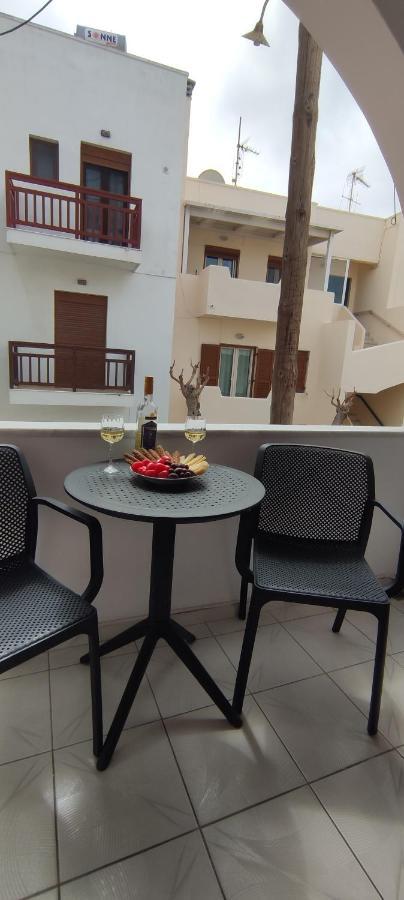 Kapetanos Rooms Naxos City ภายนอก รูปภาพ