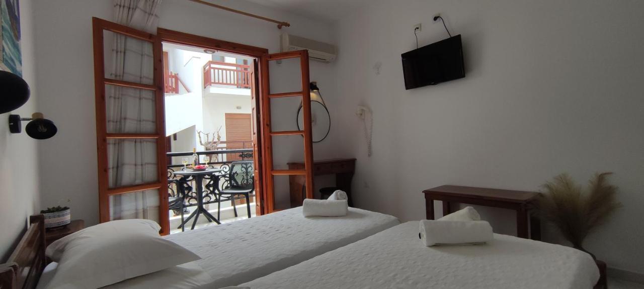 Kapetanos Rooms Naxos City ภายนอก รูปภาพ
