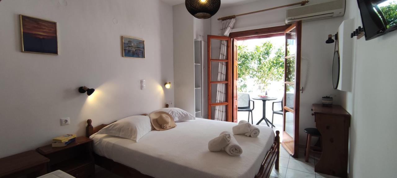 Kapetanos Rooms Naxos City ภายนอก รูปภาพ