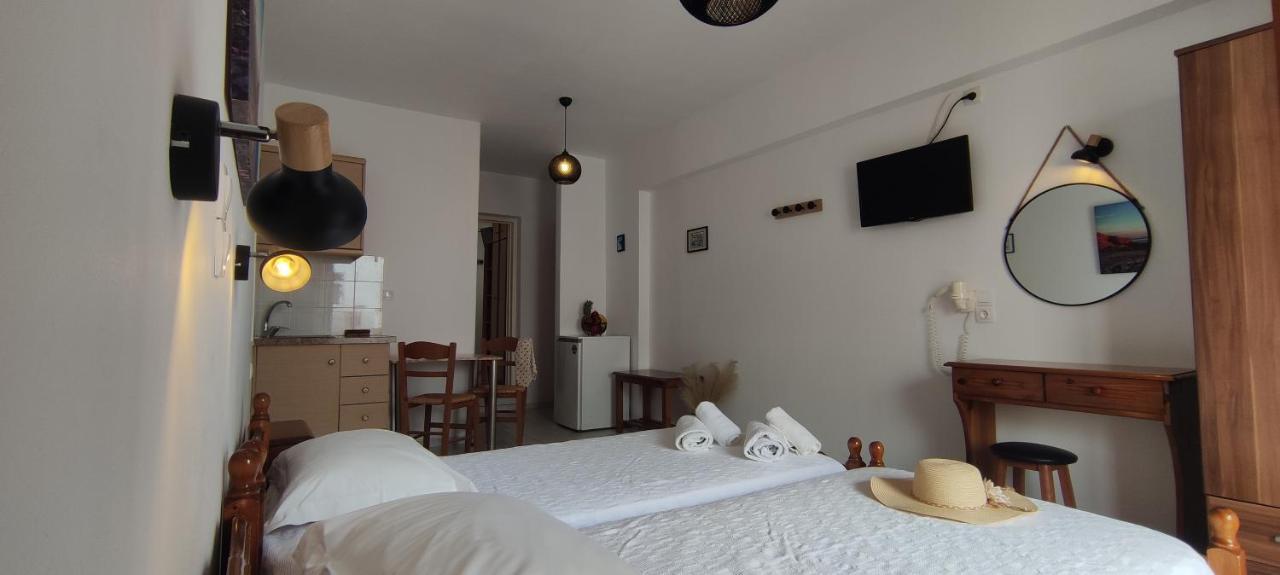 Kapetanos Rooms Naxos City ภายนอก รูปภาพ