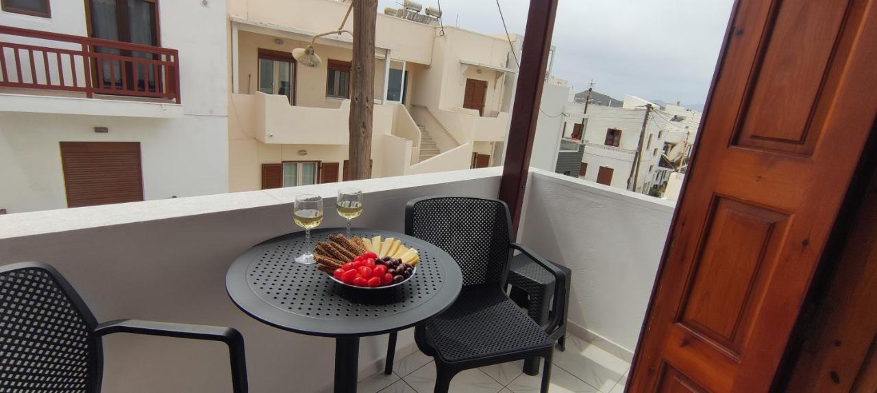 Kapetanos Rooms Naxos City ภายนอก รูปภาพ