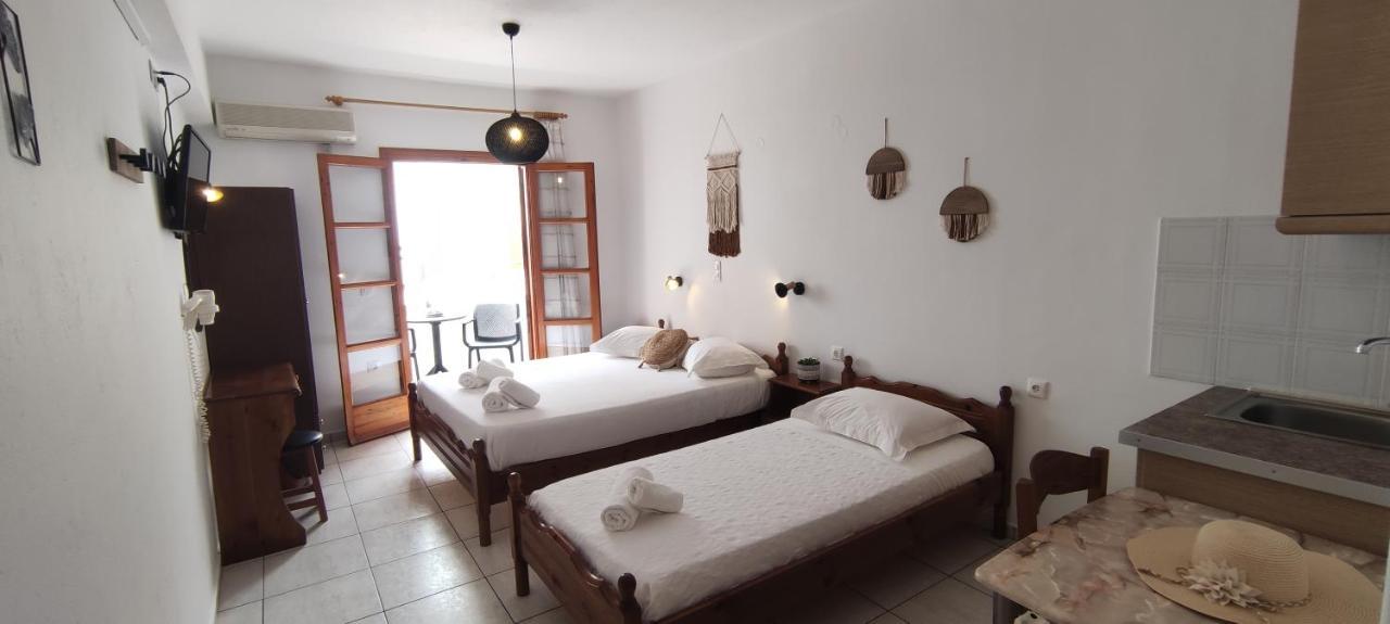 Kapetanos Rooms Naxos City ภายนอก รูปภาพ