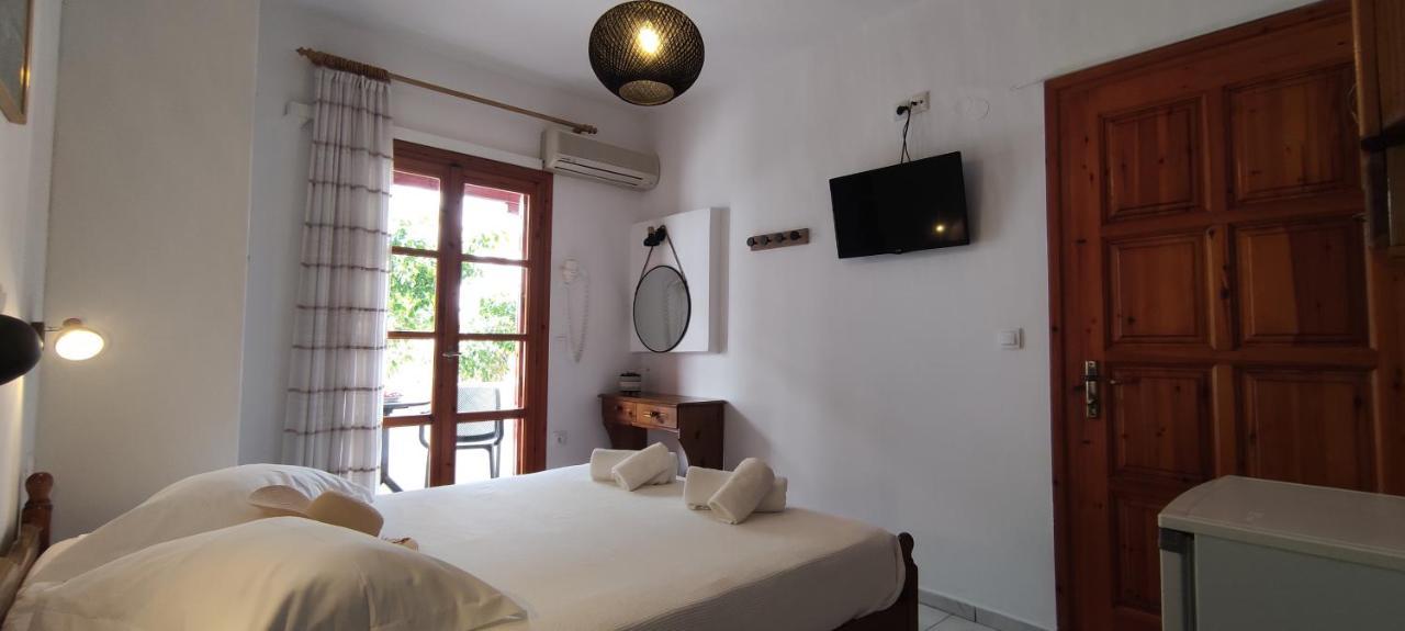 Kapetanos Rooms Naxos City ภายนอก รูปภาพ