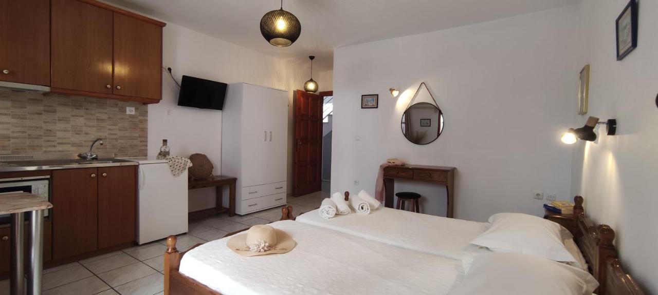 Kapetanos Rooms Naxos City ภายนอก รูปภาพ