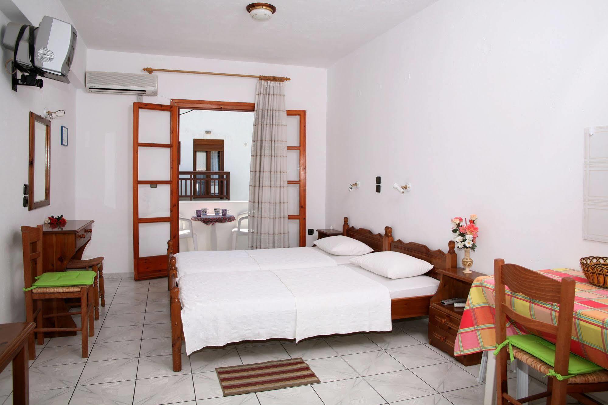 Kapetanos Rooms Naxos City ภายนอก รูปภาพ