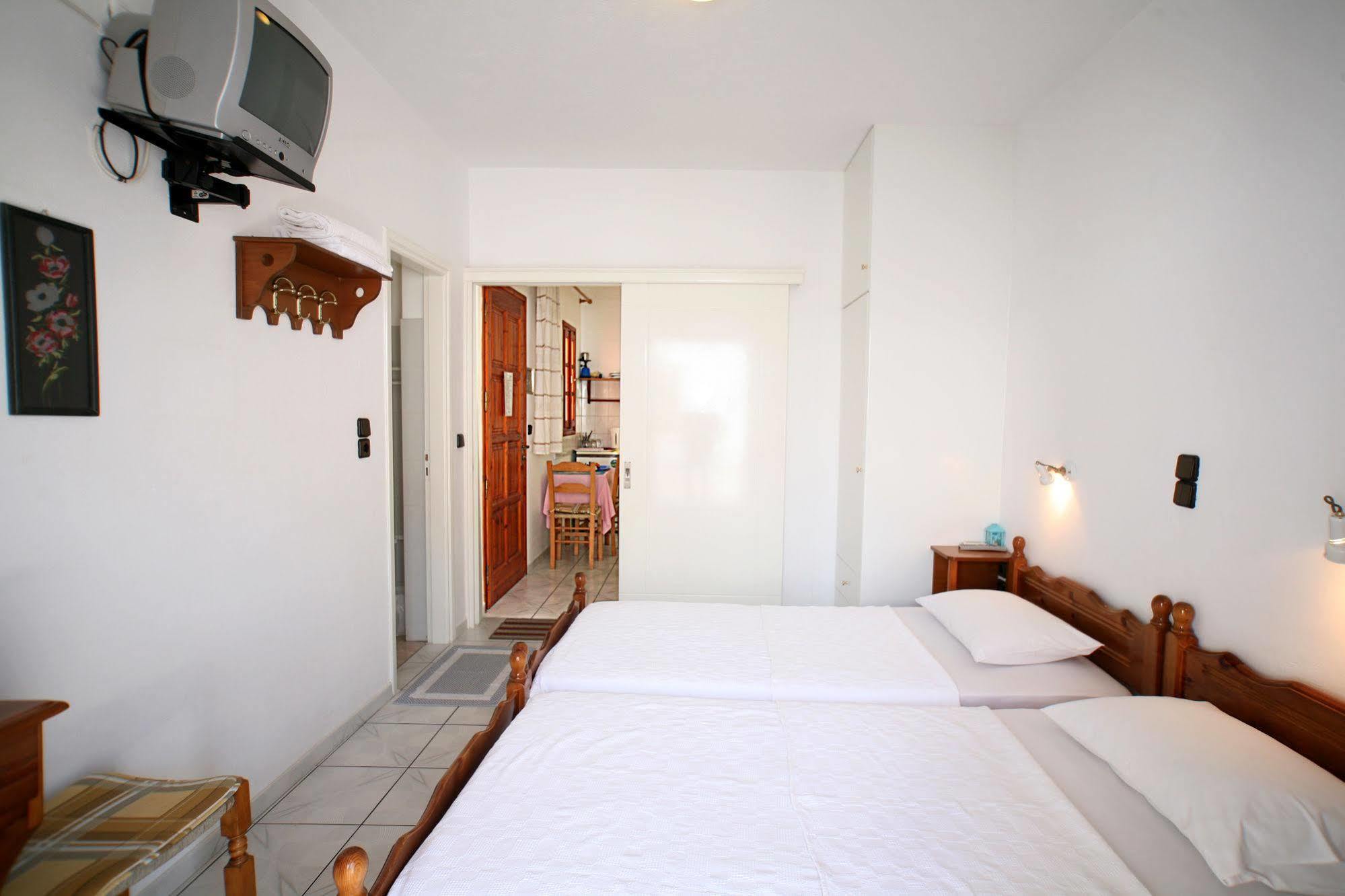 Kapetanos Rooms Naxos City ภายนอก รูปภาพ