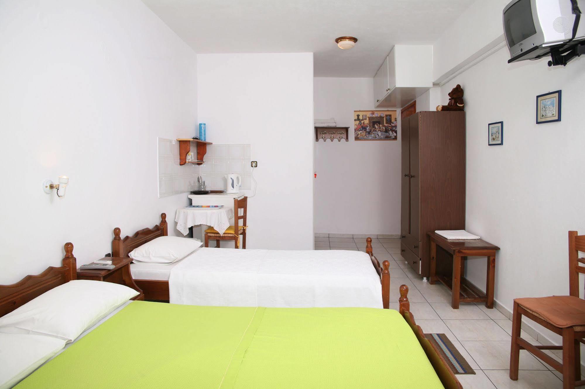 Kapetanos Rooms Naxos City ภายนอก รูปภาพ