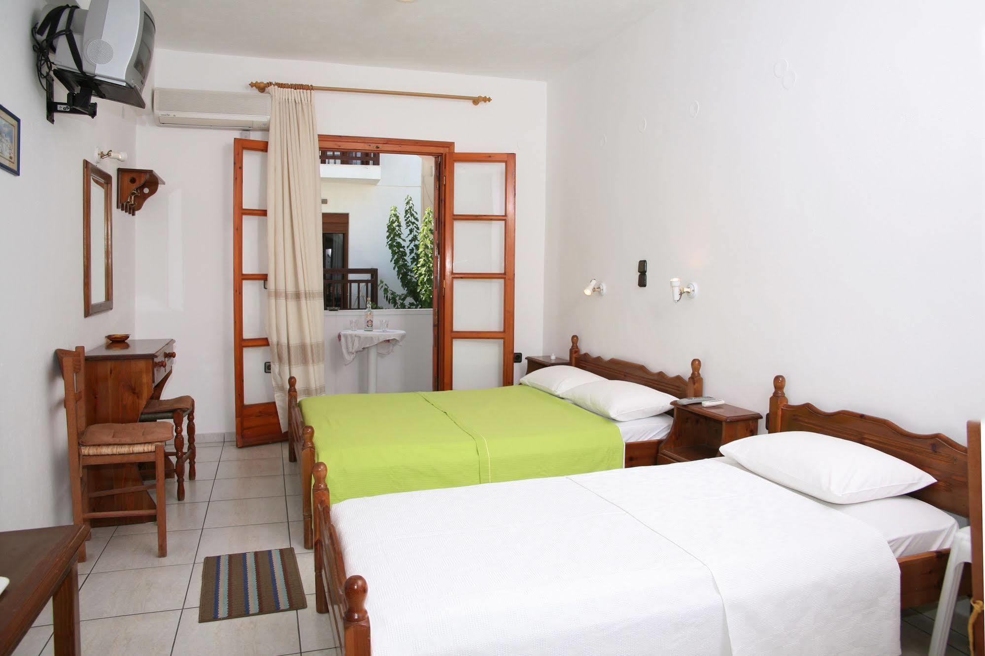 Kapetanos Rooms Naxos City ภายนอก รูปภาพ