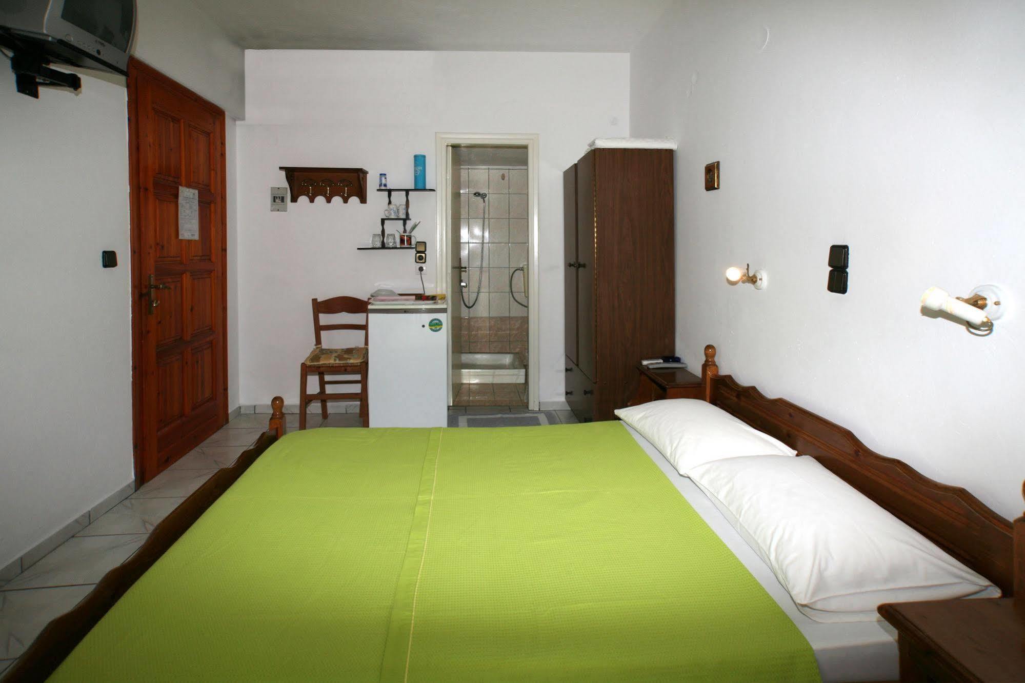 Kapetanos Rooms Naxos City ภายนอก รูปภาพ